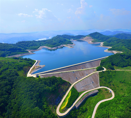 集思廣益群策群力凝聚共識共同行動</p><p>　　為實現(xiàn)碳達峰碳中和貢獻智慧和力量